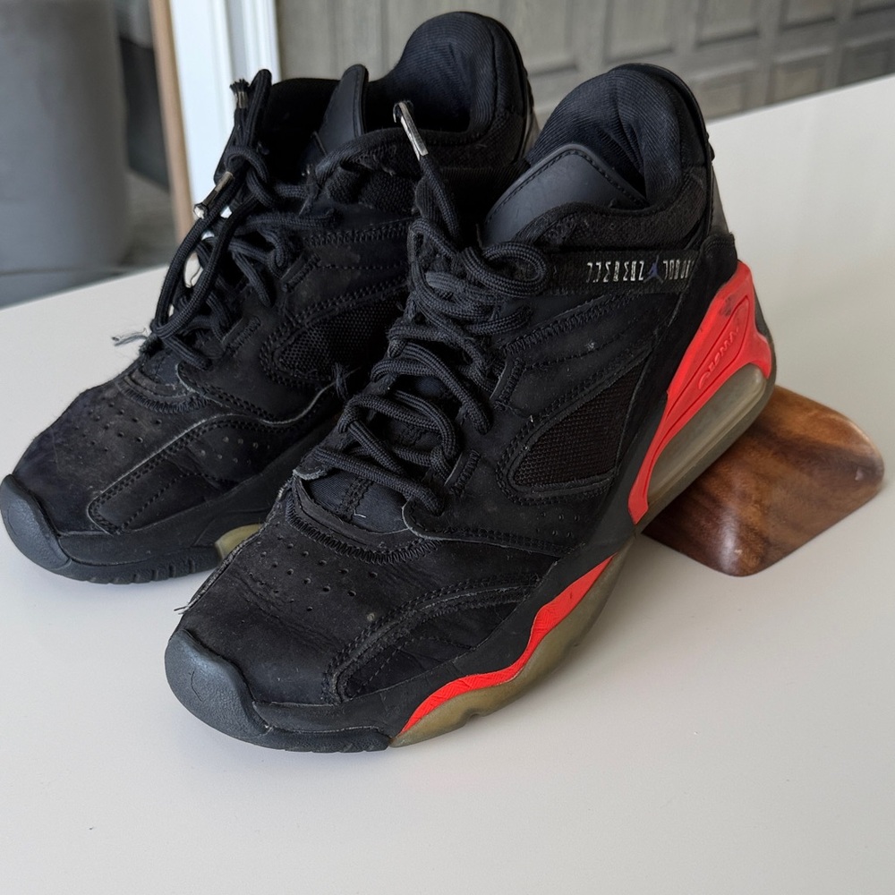 Nike Men's Black and Neon Basketball Sneakers